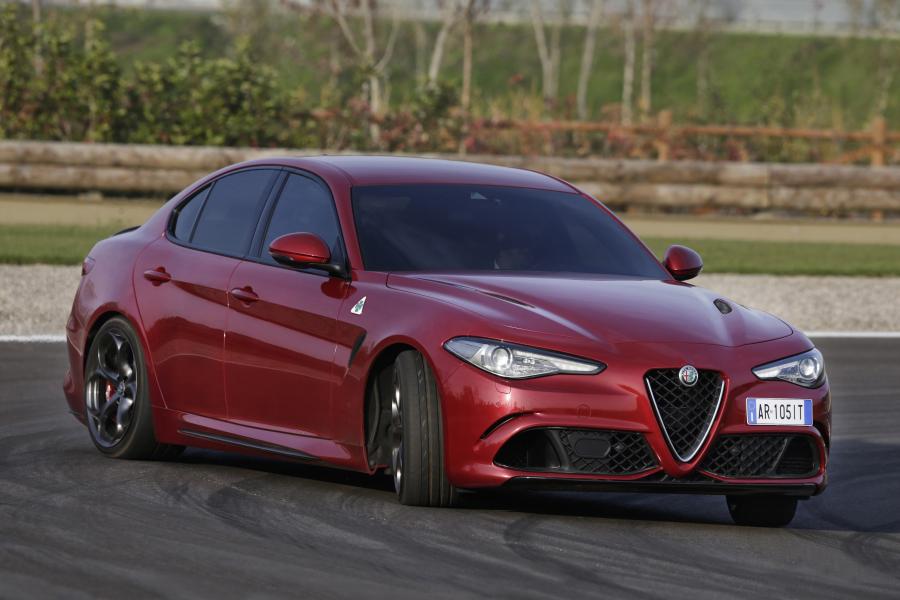  Alfa Romeo Giulia Quadrifoglio 2016 года  (WW) (фото 3 из 40)